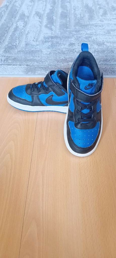 Childs Size 9.5 Nike Blue & Black Trainers