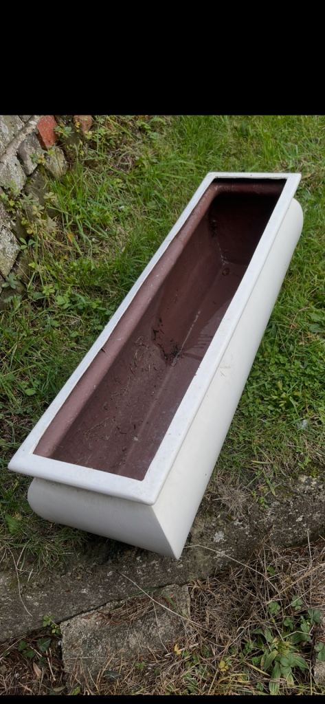 Planter good quality yes still available 