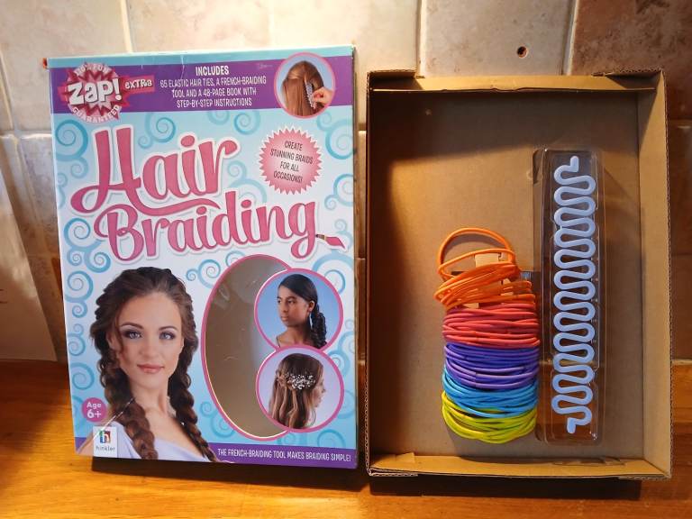 Brand new Hinkler Hairbraiding boxset for girls