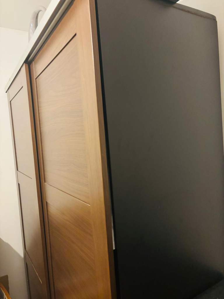 Brie wardrobe (2 sections) with basket 