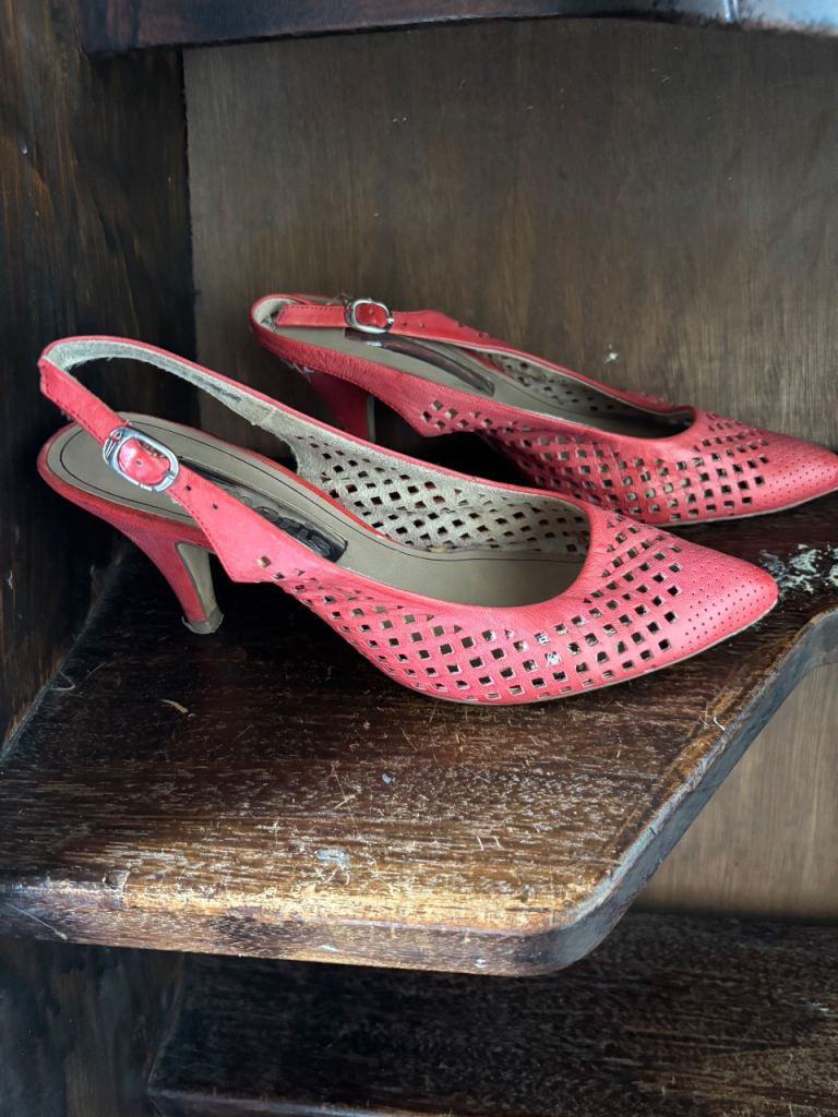 Soft leather summer kitten heels
