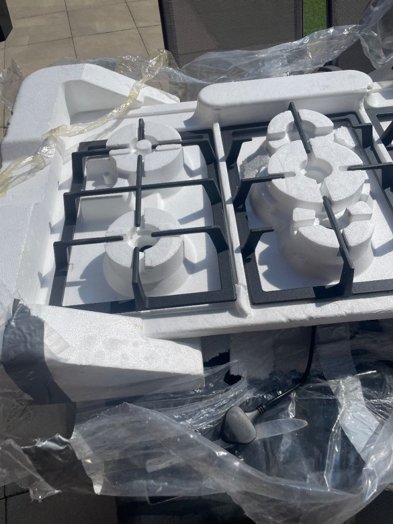 New 5-Burner Gas Hob – Unused and Still in Packaging