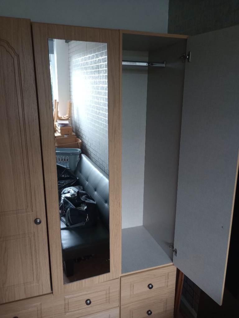 Free wardrobe 