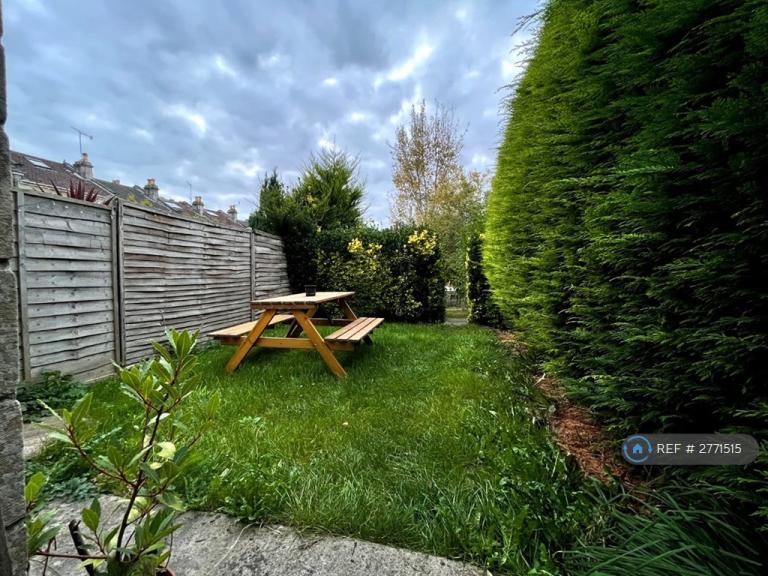 4 bedroom house in Claude Avenue, Bath, BA2 (4 bed) (#2771515)