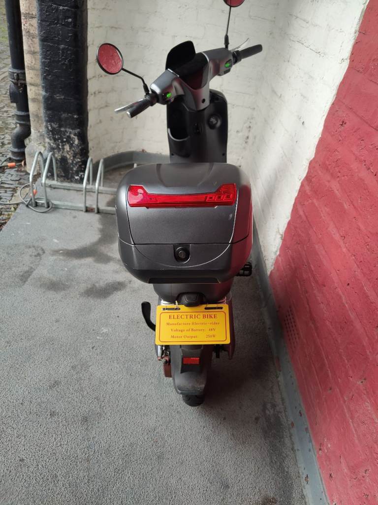 PEDAL ASSIST MOPED