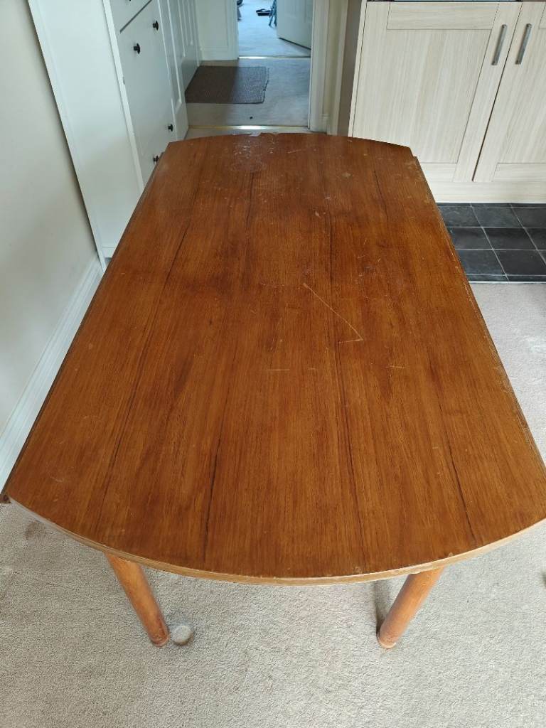 Foldable dining table