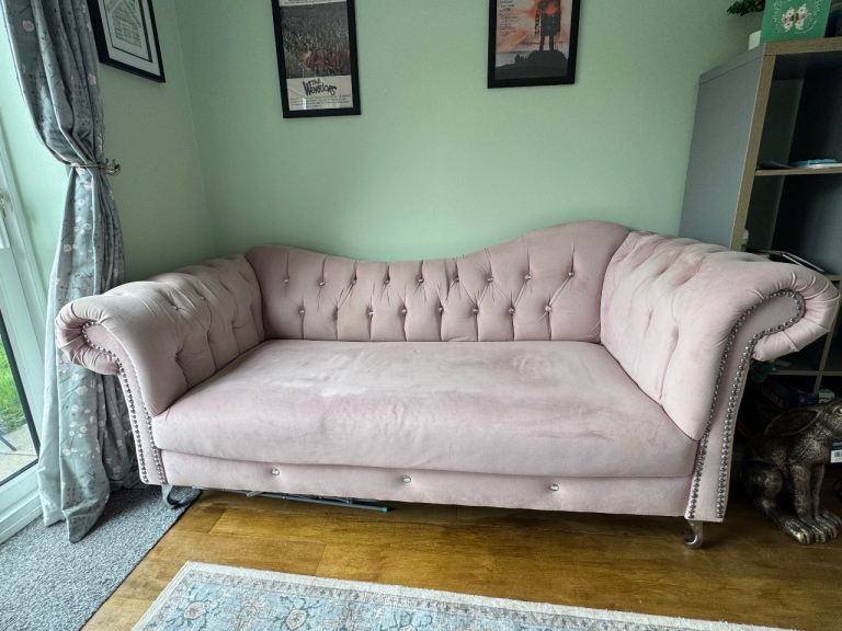 Chesterfield style pink sofa