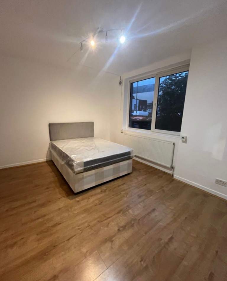 1 Double Room to Rent in Battersea SW11 