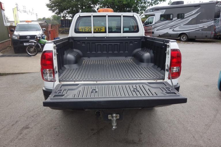 Toyota Hilux 2.4 D-4D Active Pickup Extended Cab 4dr Diesel Manual 4W... 2020/20