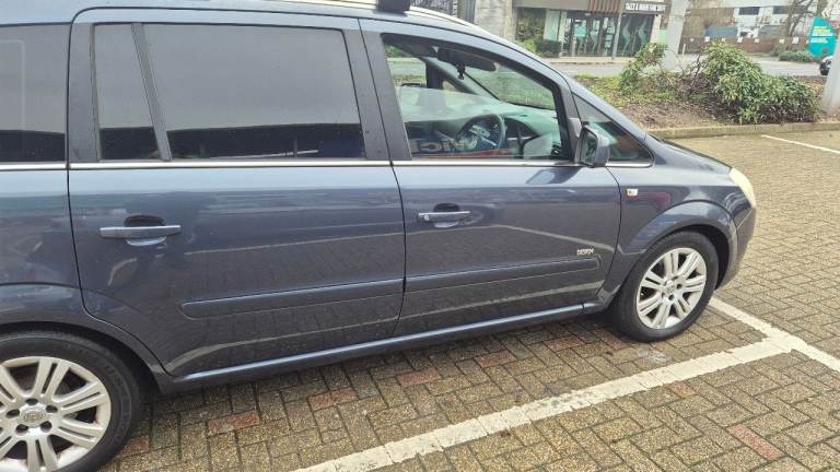 Vauxhall Zafira Design 2010 Petrol