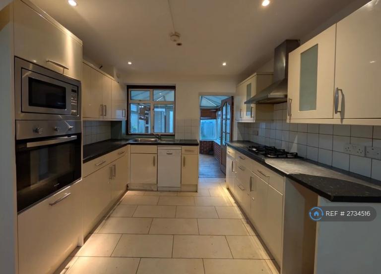 3 bedroom house in Normans Mead, London, NW10 (3 bed) (#2734516)