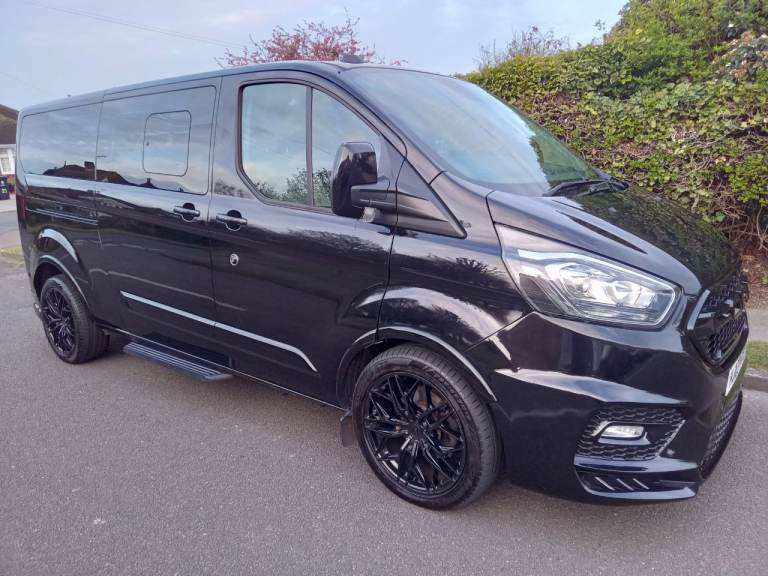 FORD Tourneo Custom 2.0 320 EcoBlue Titanium AUTO L2 Euro 6 9 Seater. 