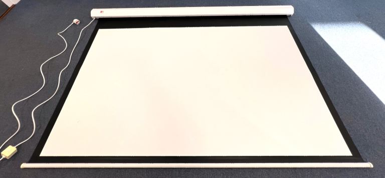 Beamax M92 92" Motorised Projection Screen in Excellent Condition 