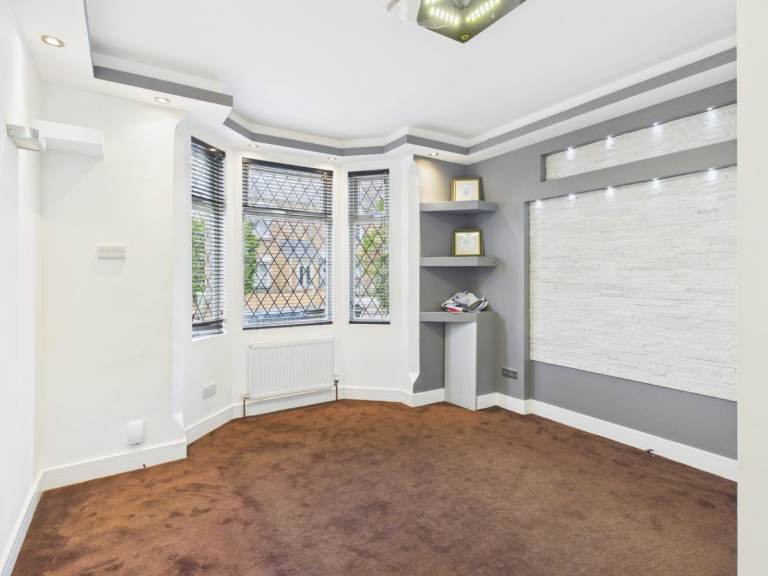 One Bedroom Flat - Uncapped Universal Credit/DSS/Benefits Applicants ONLY - Transitional Housing