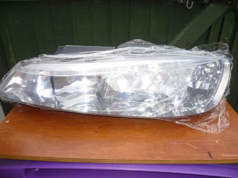 Peugeot 406 Headlight