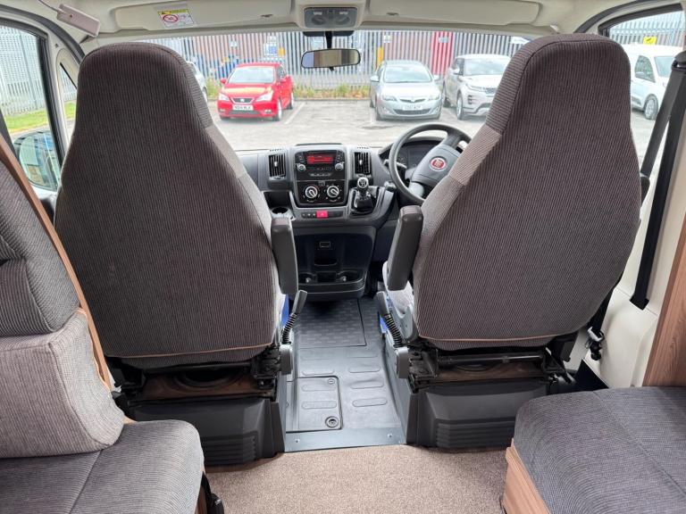 SWIFT ESCAPE 695 - 2017