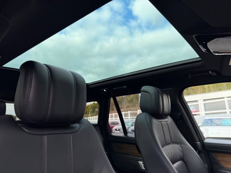 2020 70 RANGE ROVER 3.0 SD V6 VOGUE SE Diesel Auto with only 38,000 miles