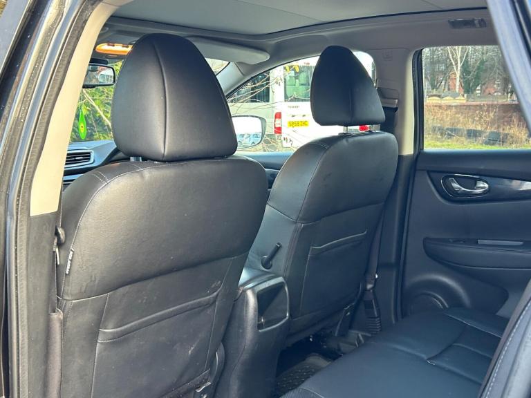 2015 Nissan Qashqai 1.6 DiG-T Tekna [Non-Panoramic] 5dr HATCHBACK PETROL Manual