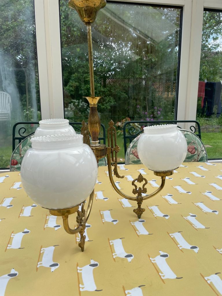 Traditional ceiling light with 3 arms 
