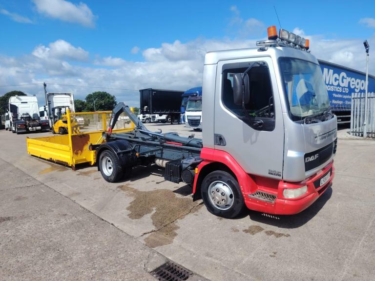 DAF LF 170 Hook Loader Tipper two bodies Manual gear box 7.5 ton 