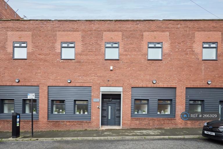 4 bedroom flat in Little Bedford Street, North Shields, NE29 (4 bed) (#2663129)