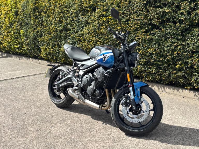 2025 TRIUMPH TRIDENT 660 ONLY 358 MILES