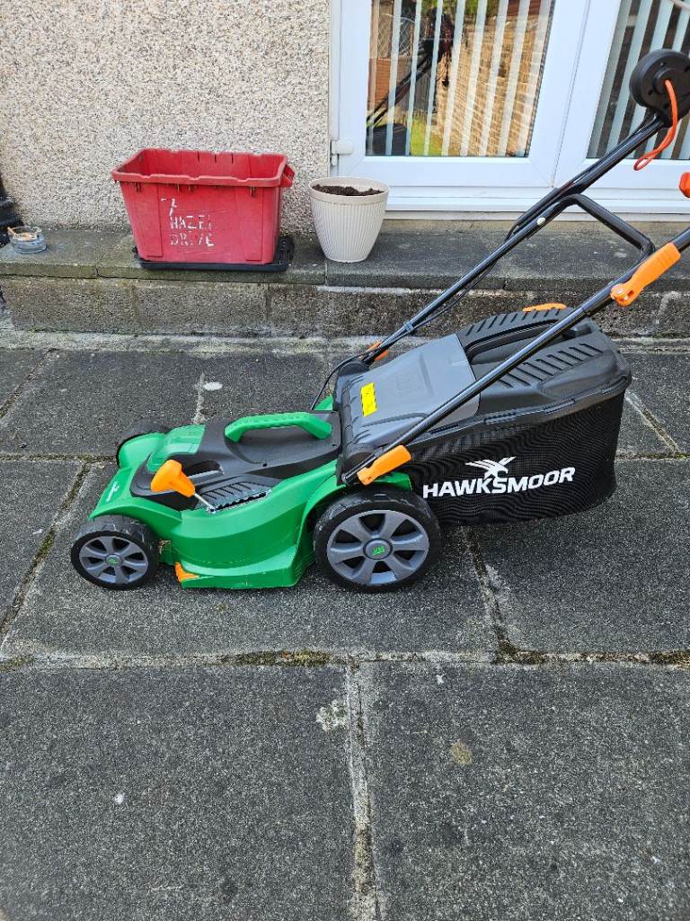Electric lawnmower 