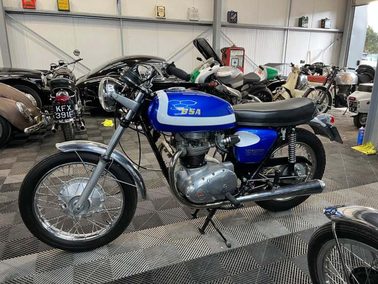 1971 BSA Lightning Twin Carburettor 650 cc Unit Construction, show condition, px