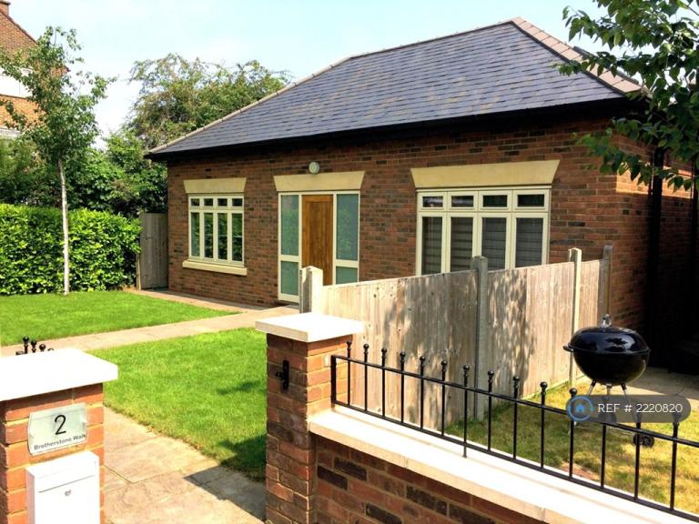 2 bedroom house in Brotherstone Walk, Richmond, TW9 (2 bed) (#2220820)