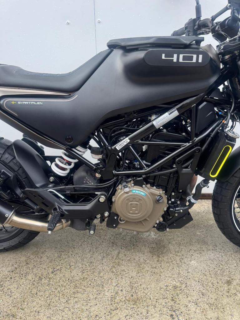 Husqvarna SVARTPILEN 401 2022, AKRAPOVIC