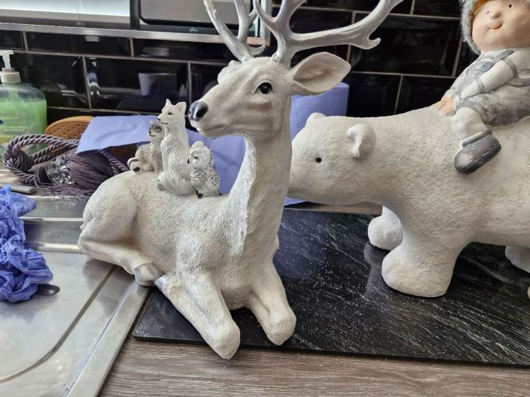 2 Christmas ornaments 
