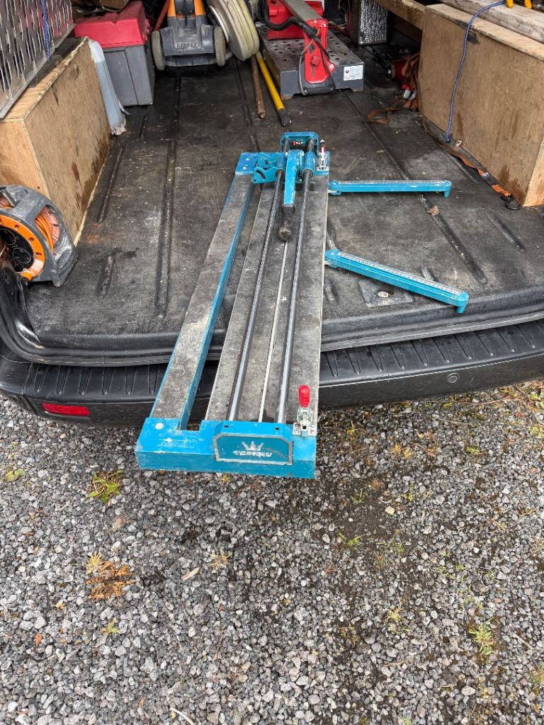 Laser line tile cutter 