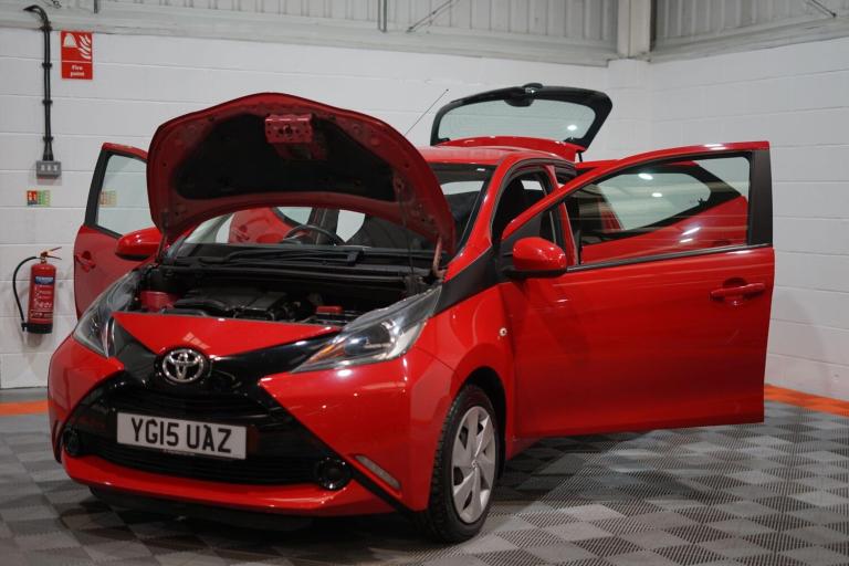 2015 Toyota AYGO 1.0 VVT-i x-play Euro 5 5dr Euro 5 HATCHBACK Petrol Manual