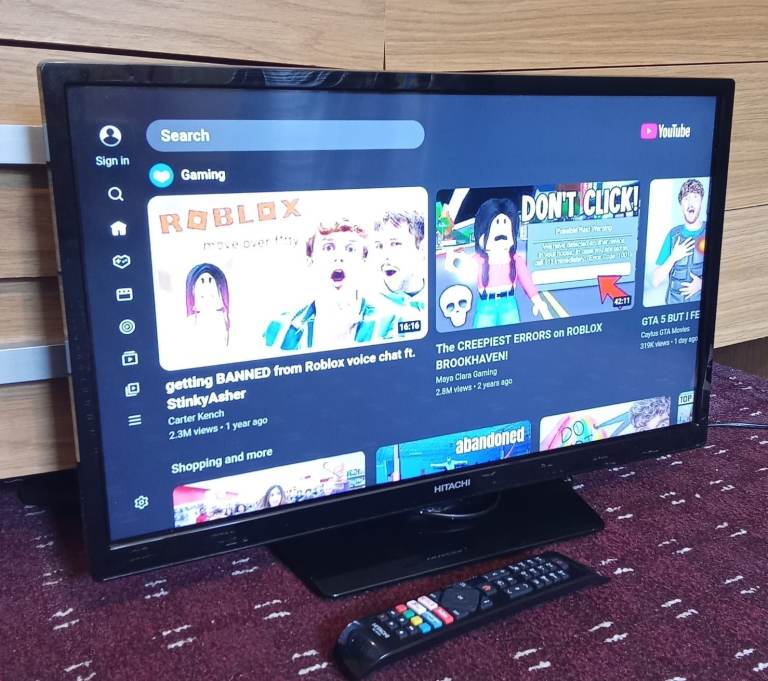 Hitachi smart 24 inch hd slim lightweight Freeview TV with remote 