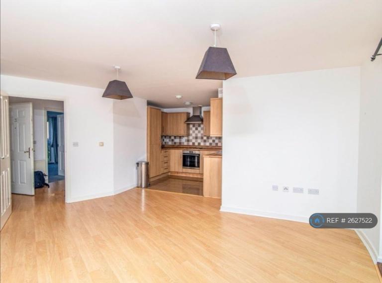 1 bedroom flat in Hengist Way, Wallington, SM6 (1 bed) (#2627522)