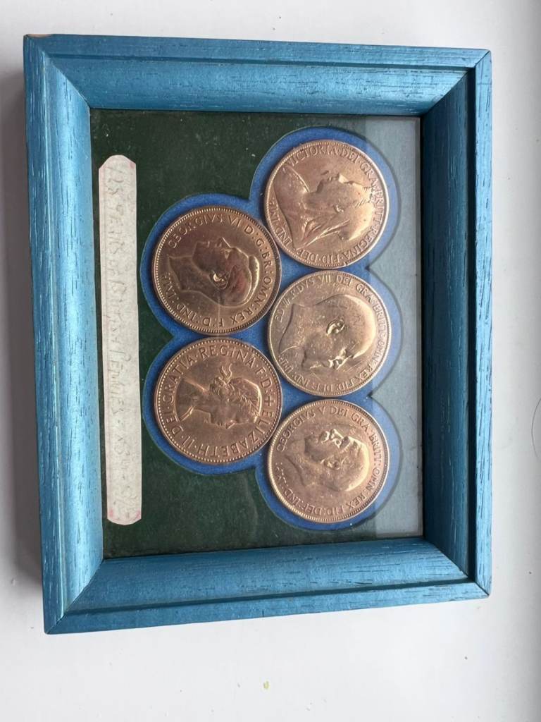 Set of 5 Old Pennies English Coins from Victoria to Elizabeth. Excelle