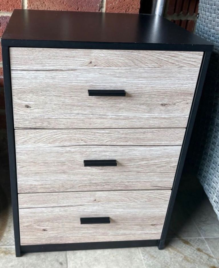 3 drawer bedside table