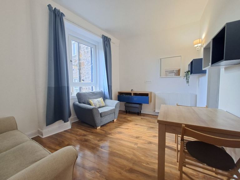 2 bedroom flat in Lindsay Road, Newhaven, Edinburgh, EH6 4DR