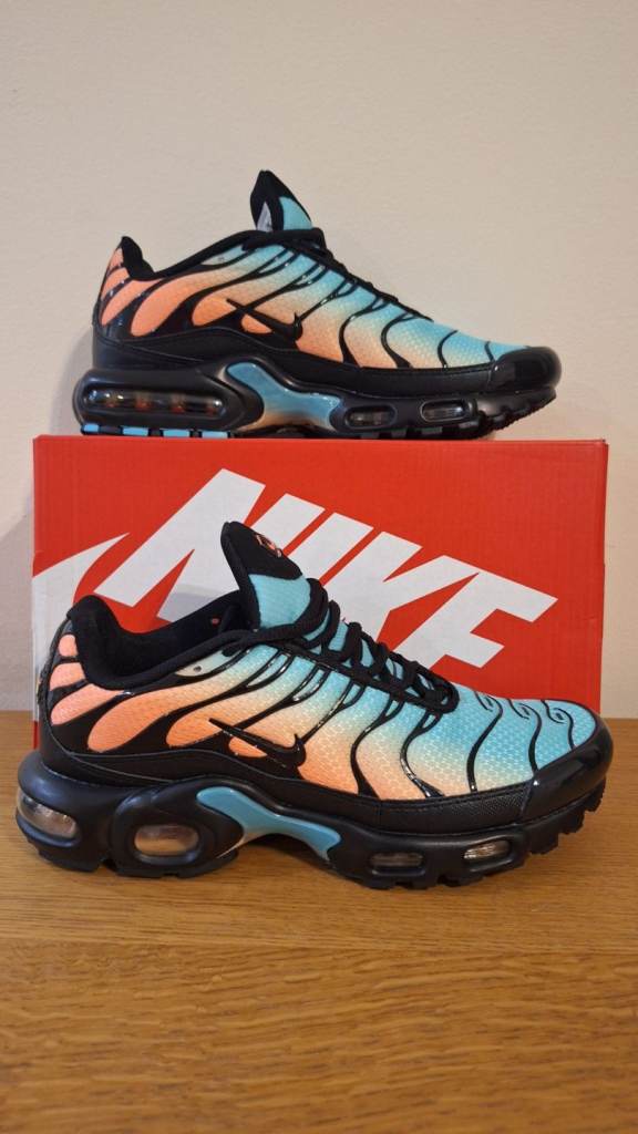 BRAND NEW NIKE TNS UK10