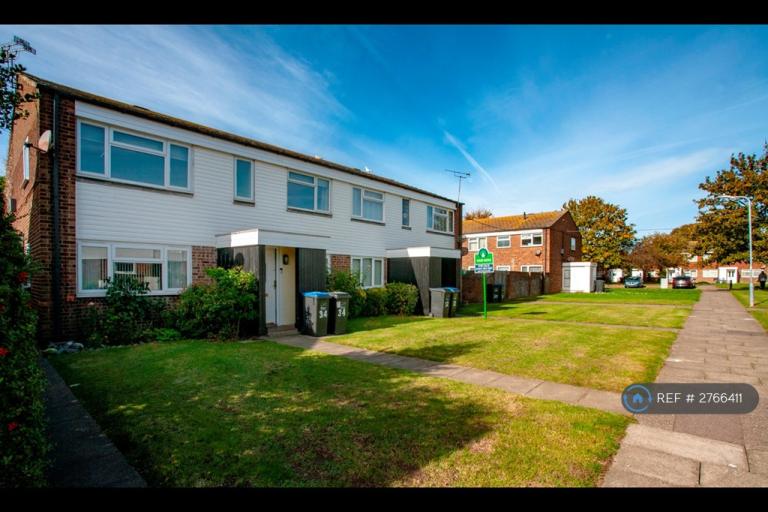 2 bedroom flat in Linley Road, Broadstairs, CT10 (2 bed) (#2766411)