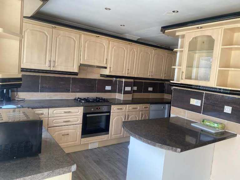 Large Double Room £800 in Sutton area. All Bills Included, suitable for couples!SM6 8NW