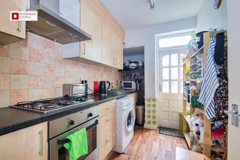 LEYTON E10 : Fabulous 3 Bed House With Garden : Available Soon !!
