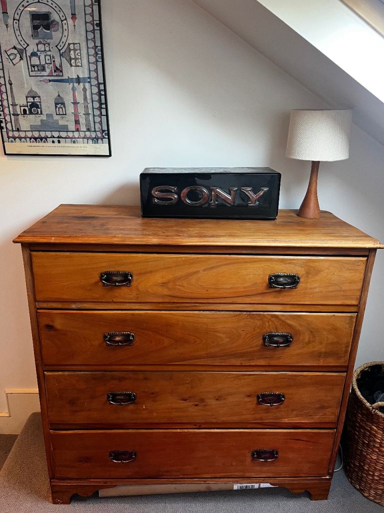 Wooden chest of drawers