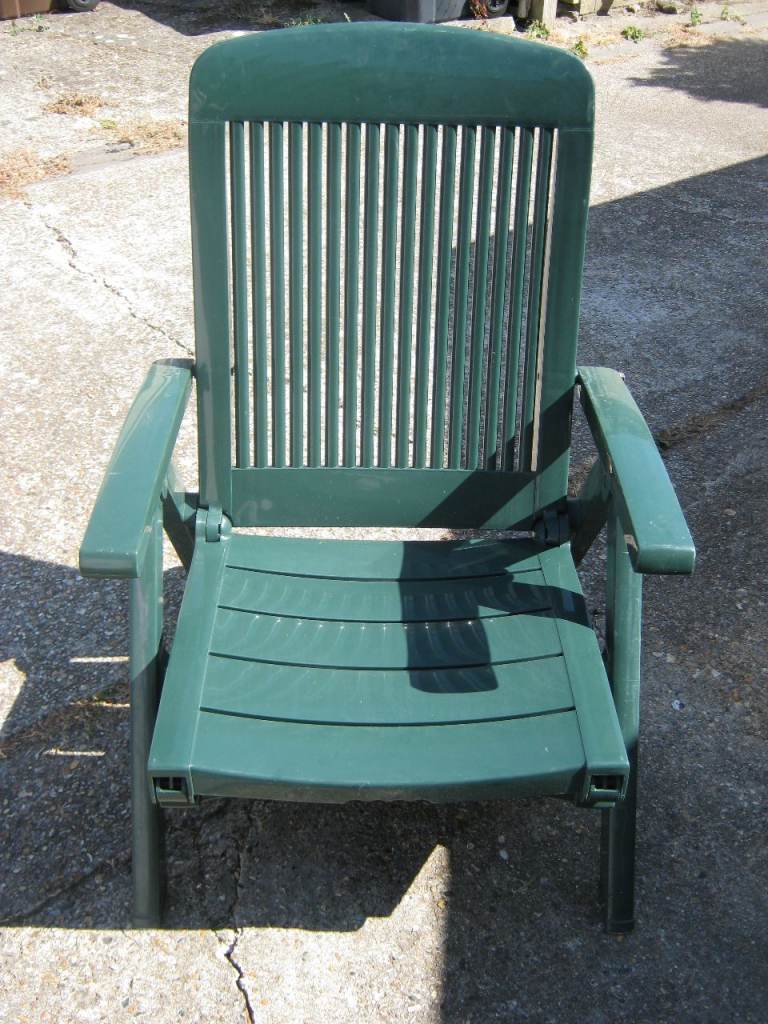 Green Plastic Garden Chair – Good Condition