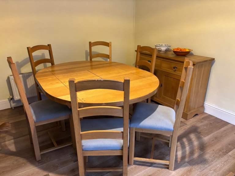 Oak Dining/kitchen Table with sideboard and 6 Chairs - Good Condition