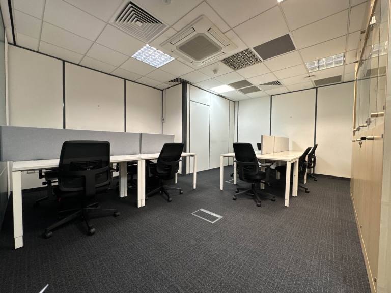 Heathrow - UB7 0EB \ Shared Office Space for Rent