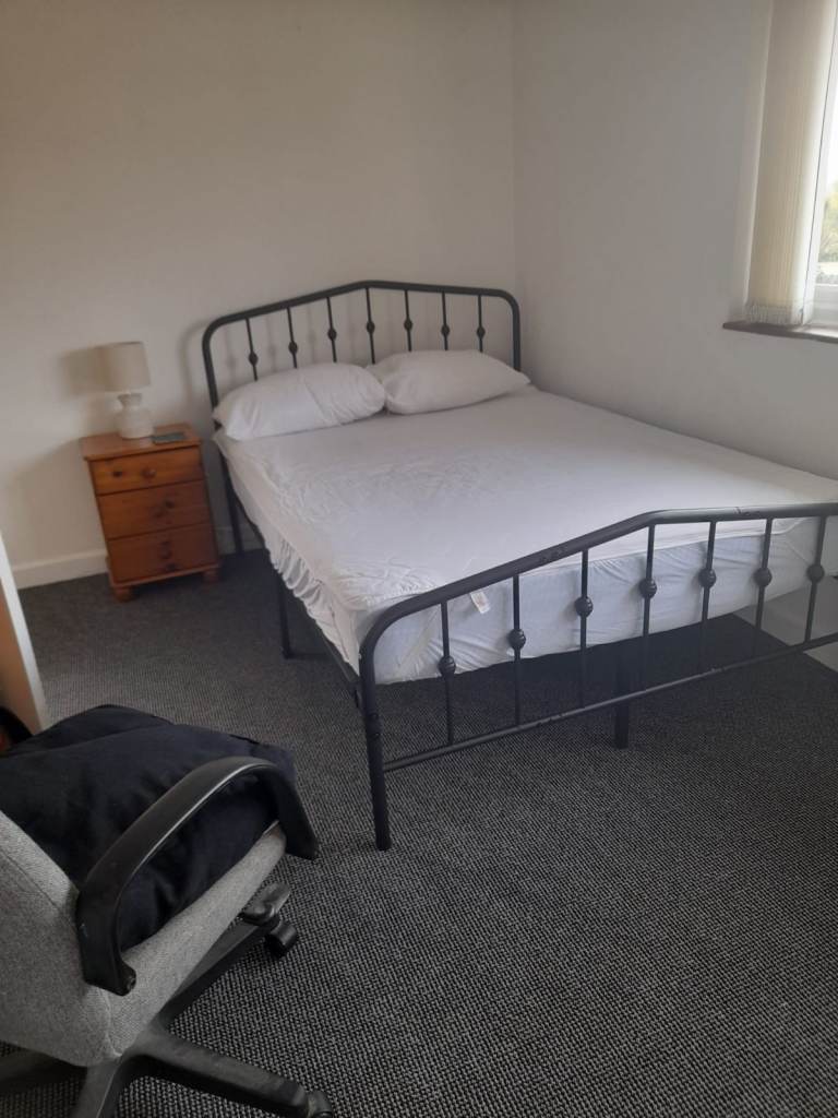 Room to let in Shared House, Branksome