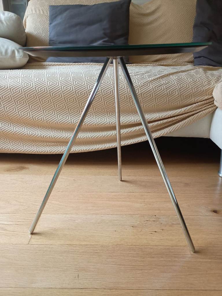 Side table mirrored surface