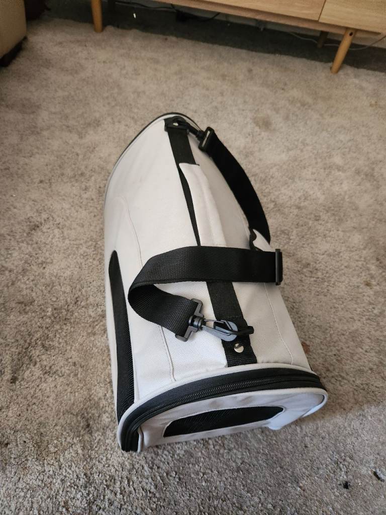 Fantastic small cat or dog carrier