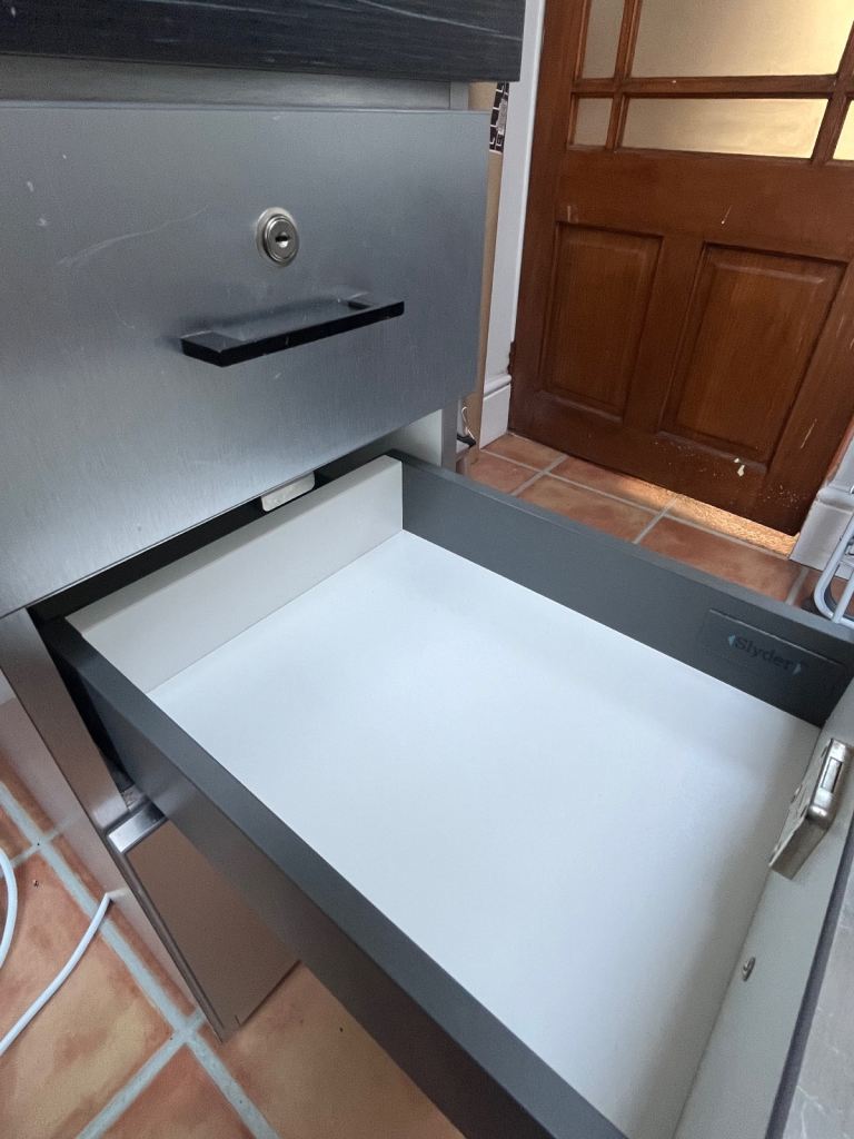 REM Florence Manicure Table 